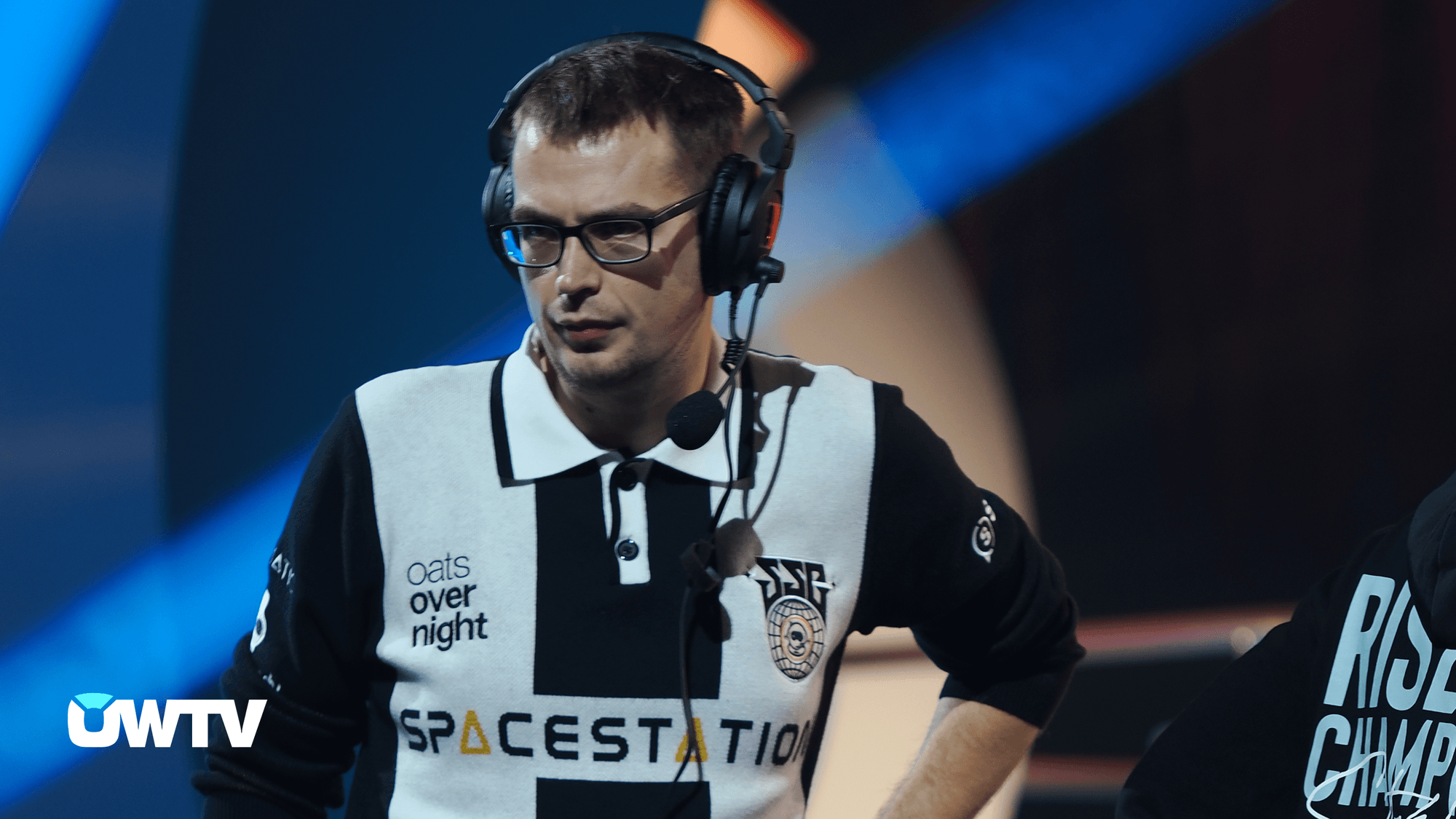 ChrisTFer coaching SSG at the World Finals against VARREL.