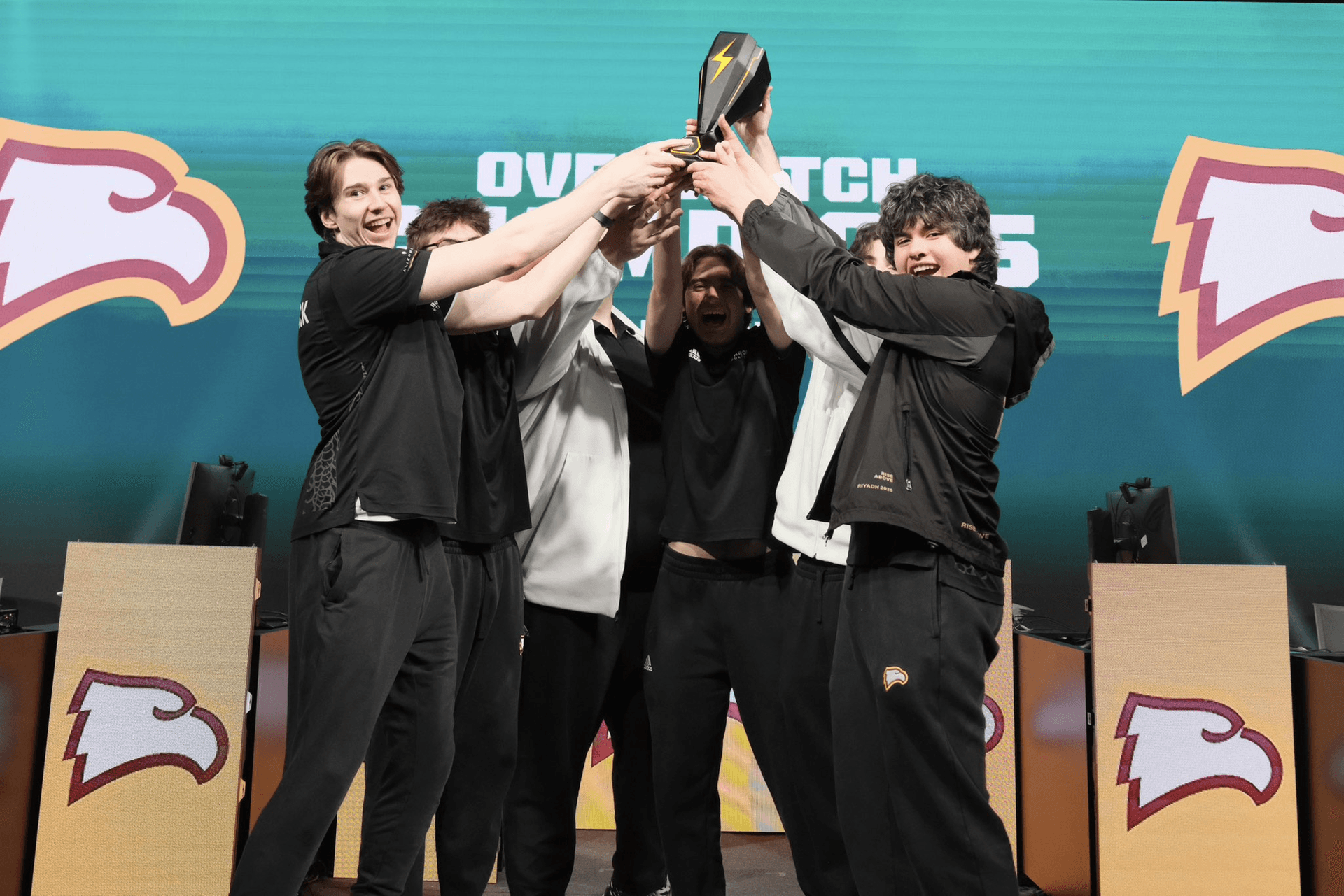 Winthrop University lifts OWCC Open trophy. Photo by Winthrop University Esports and NACE.